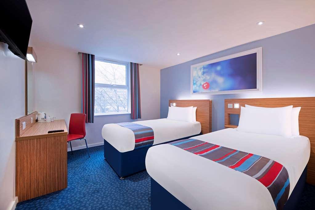 Travelodge Bath Waterside Kamer foto