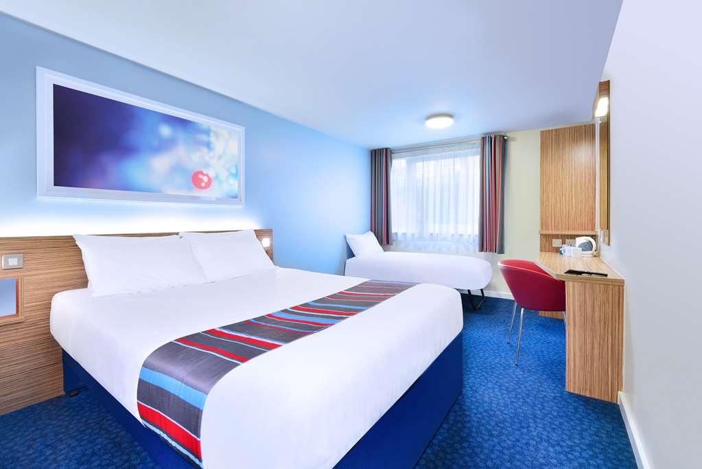 Travelodge Bath Waterside Kamer foto