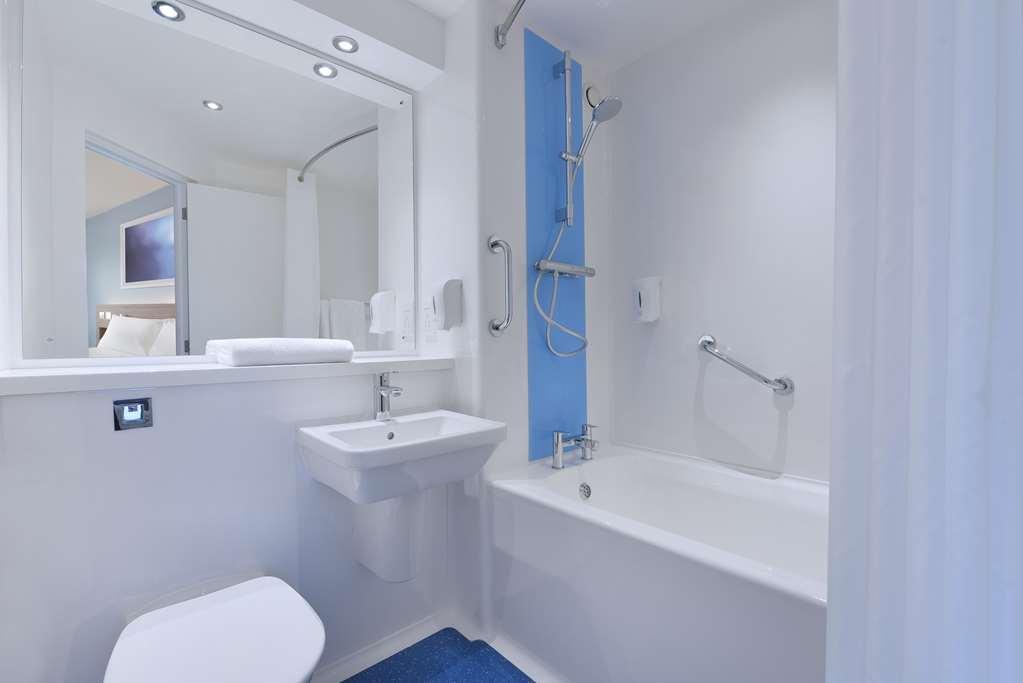 Travelodge Bath Waterside Buitenkant foto