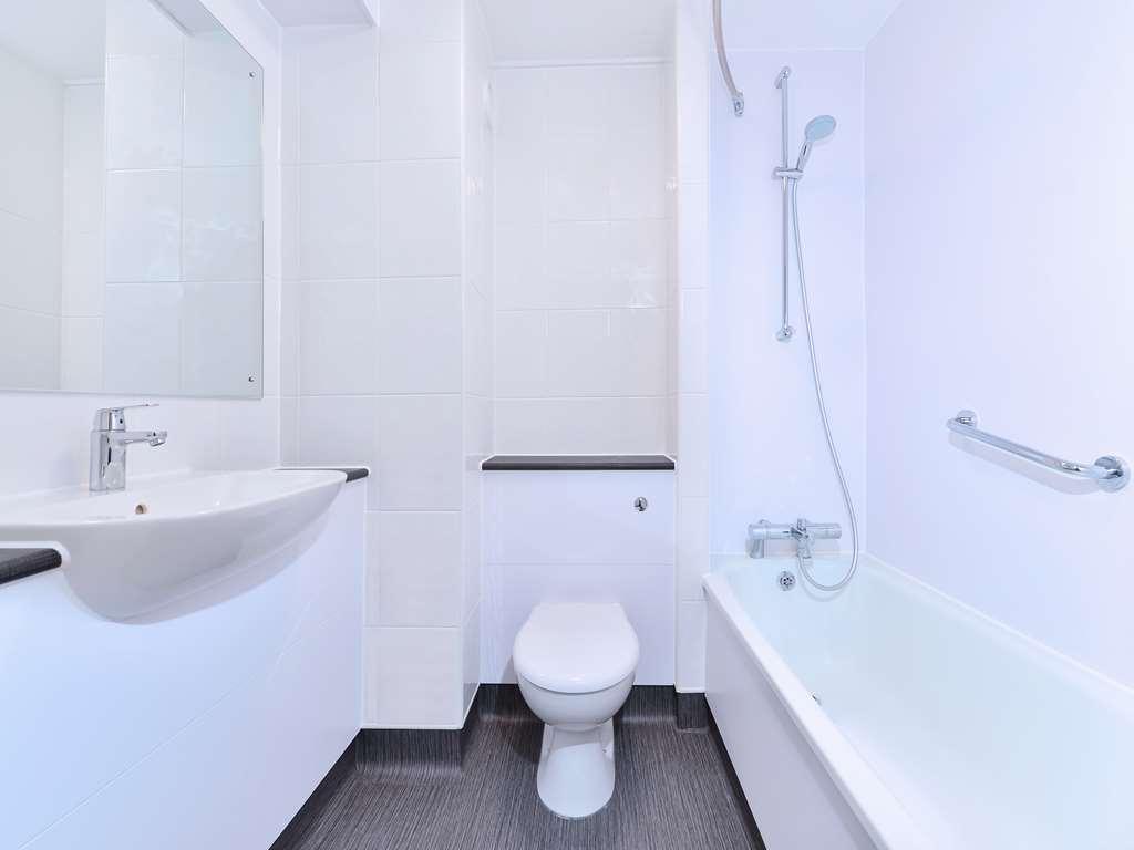 Travelodge Bath Waterside Buitenkant foto