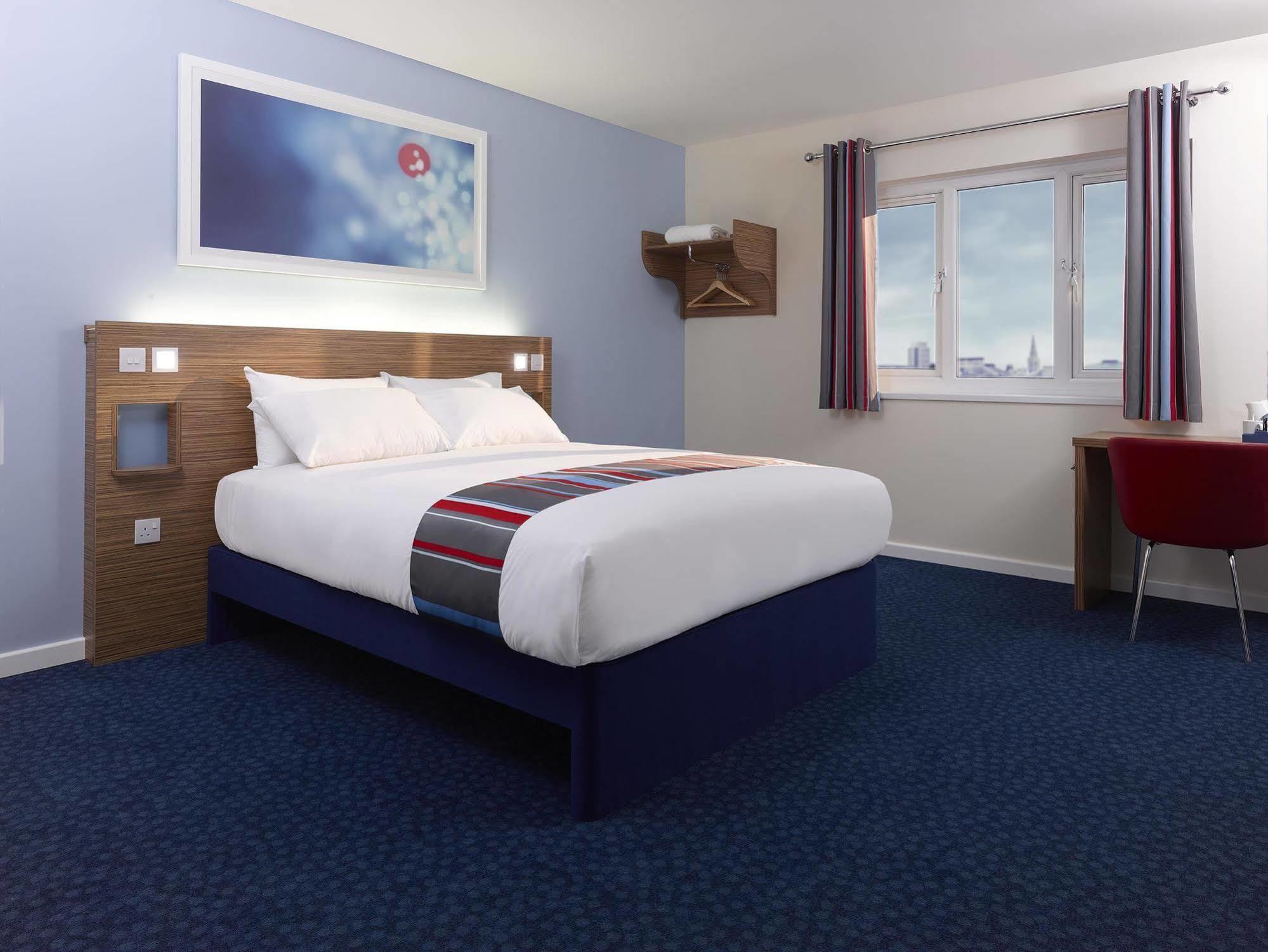Travelodge Bath Waterside Buitenkant foto
