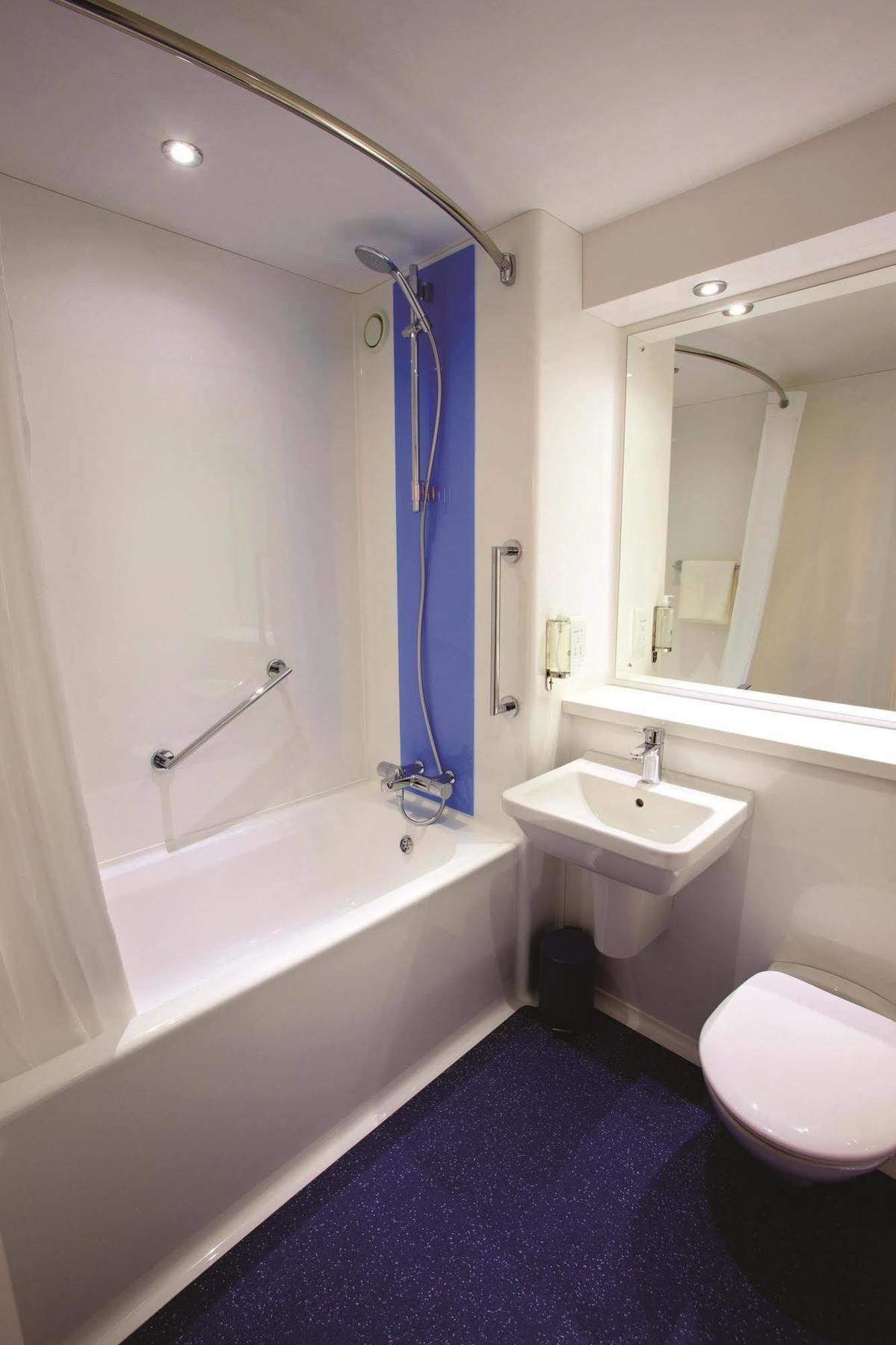 Travelodge Bath Waterside Buitenkant foto