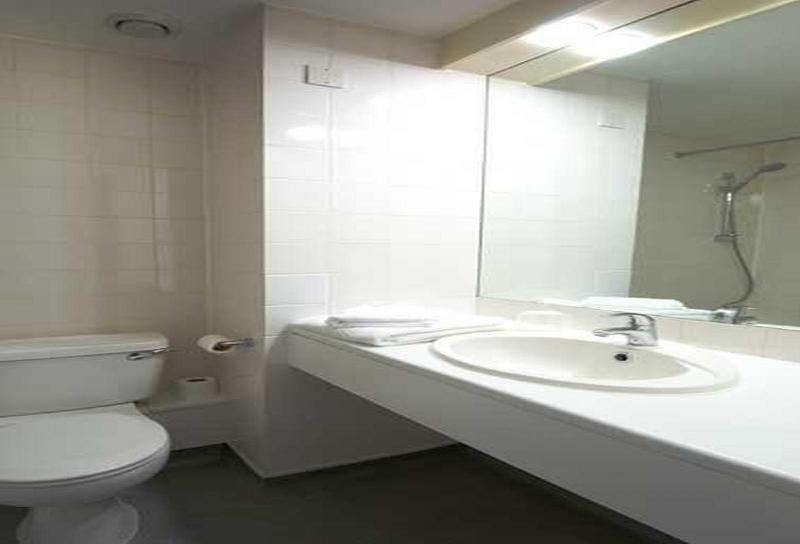 Travelodge Bath Waterside Buitenkant foto