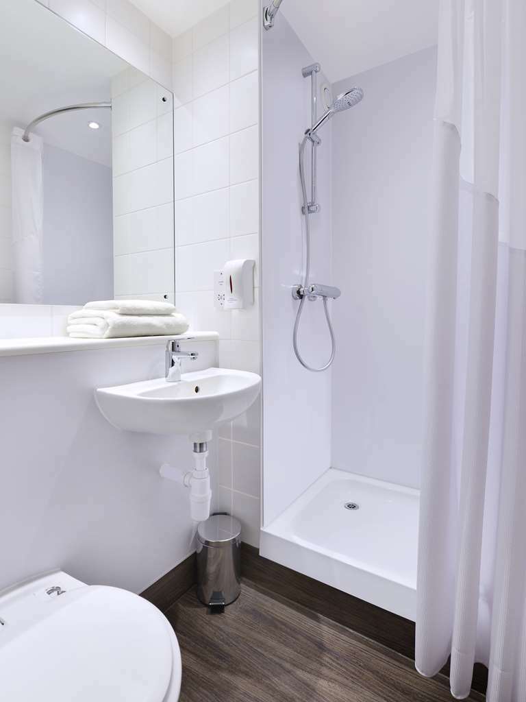 Travelodge Bath Waterside Kamer foto