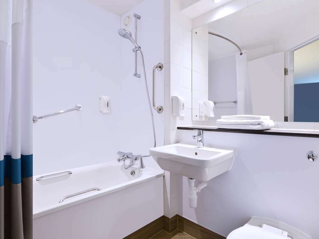 Travelodge Bath Waterside Kamer foto