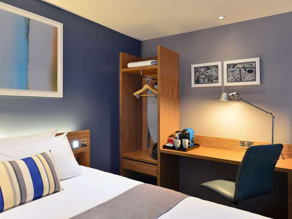 Travelodge Bath Waterside Kamer foto
