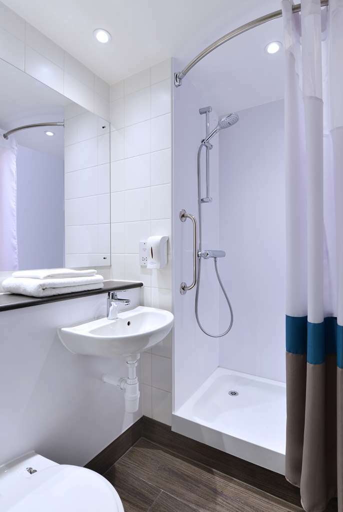 Travelodge Bath Waterside Kamer foto